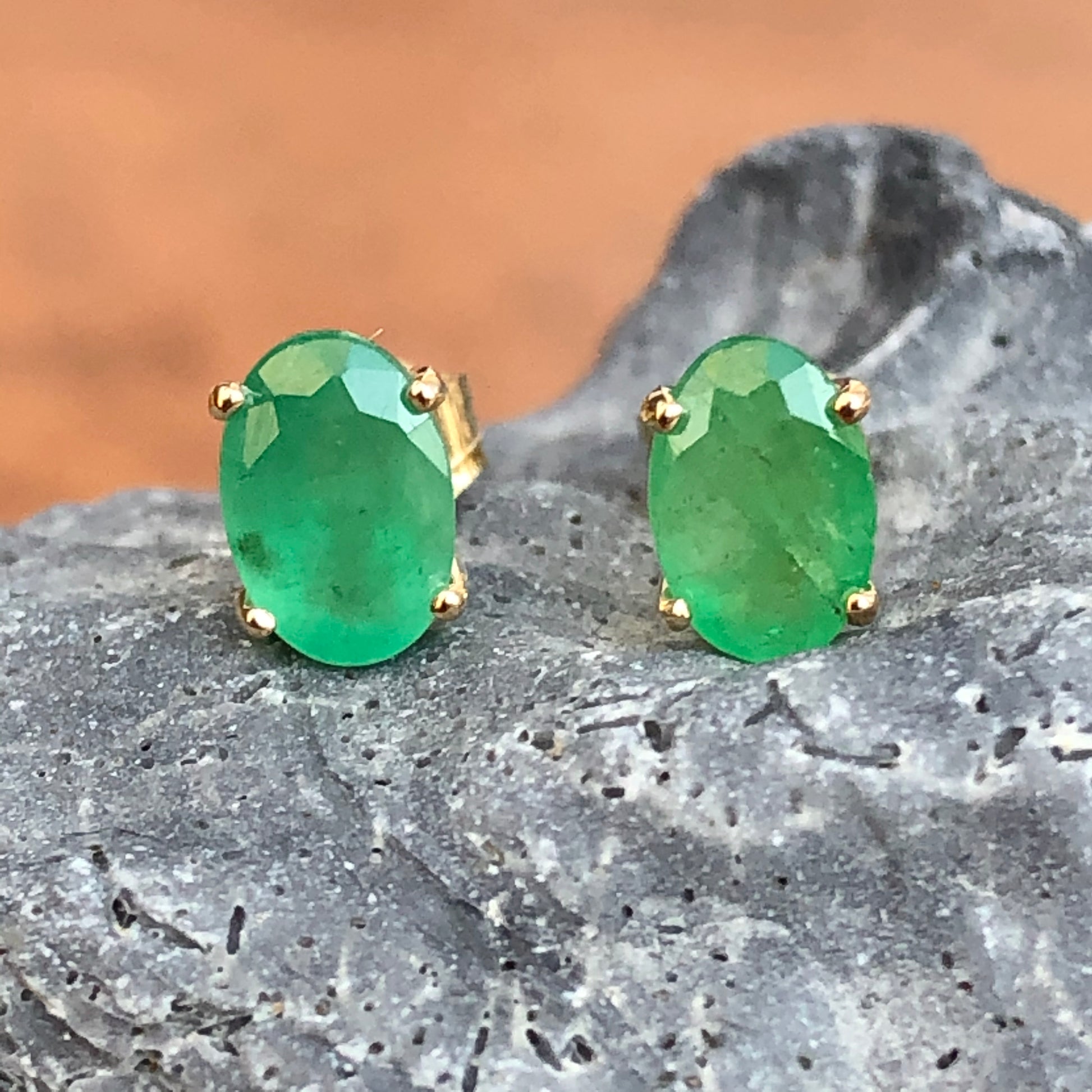 14KT Yellow Gold Oval CT Colombian Emerald Stud Earrings – LSJ