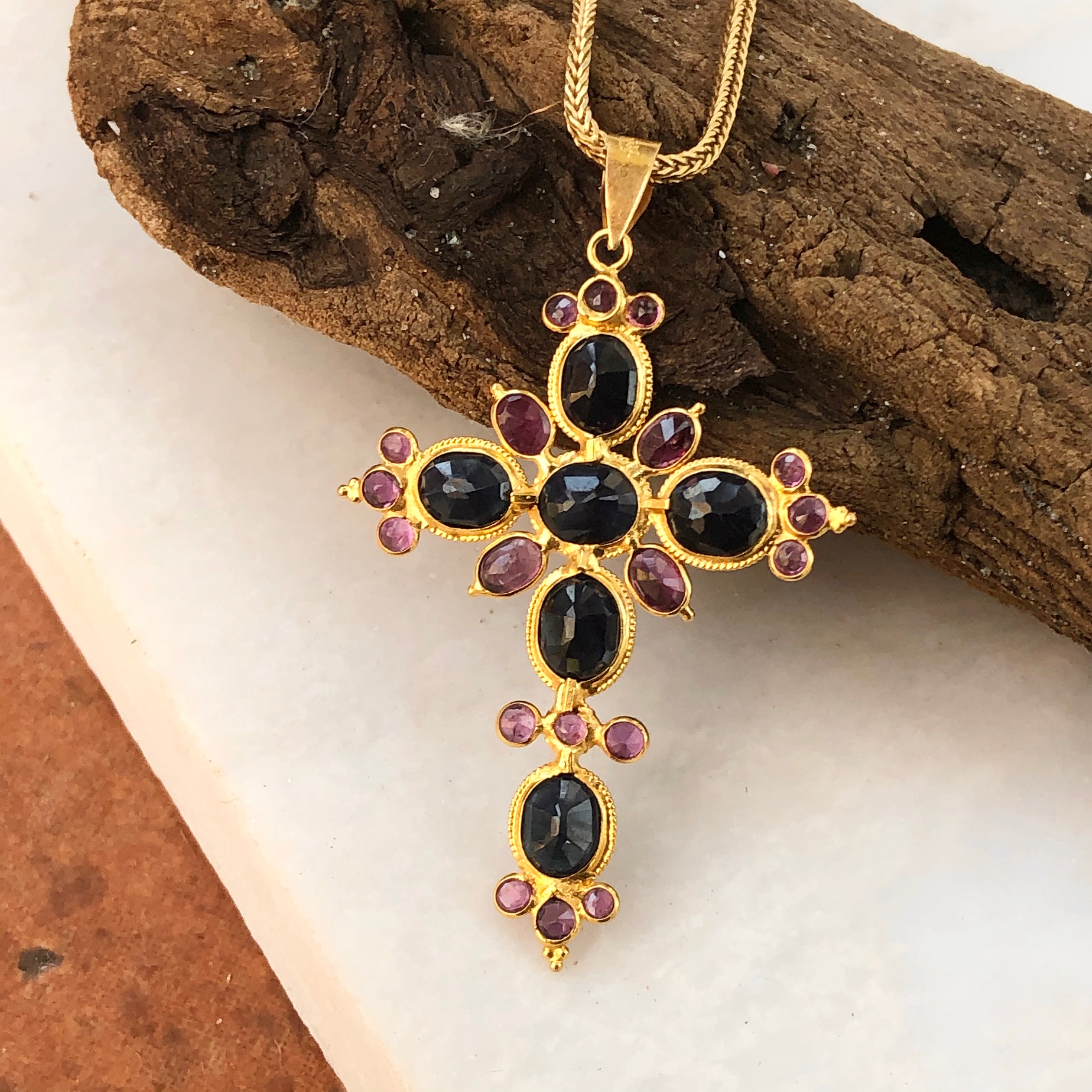 18kt yellow gold sapphire cross charm necklace