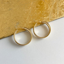 Load image into Gallery viewer, 14KT Yellow Gold 8mm Wide Round Hoop Earrings 23mm