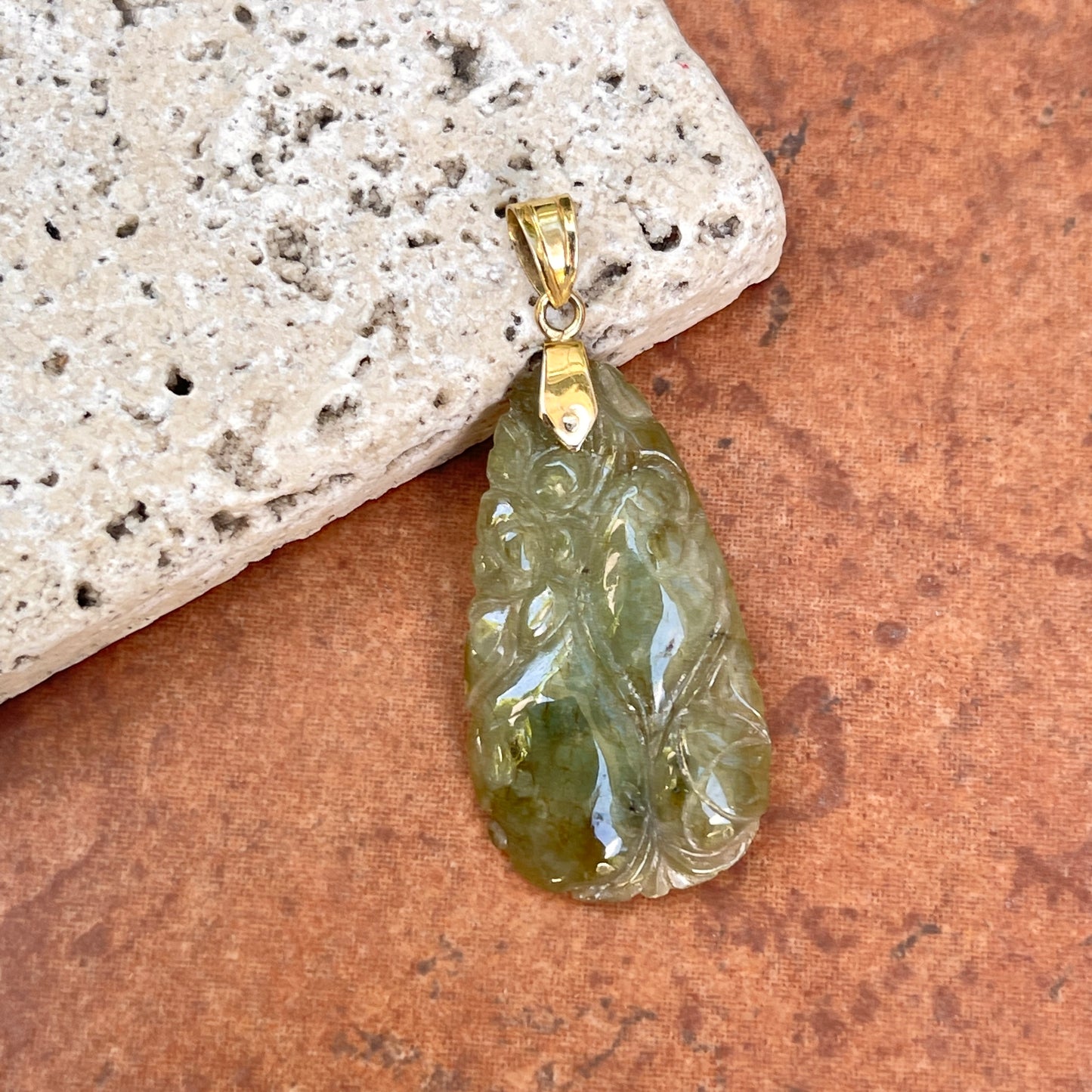 Estate 14KT Yellow Gold Teardrop Carved Floral Green Jade Pendant