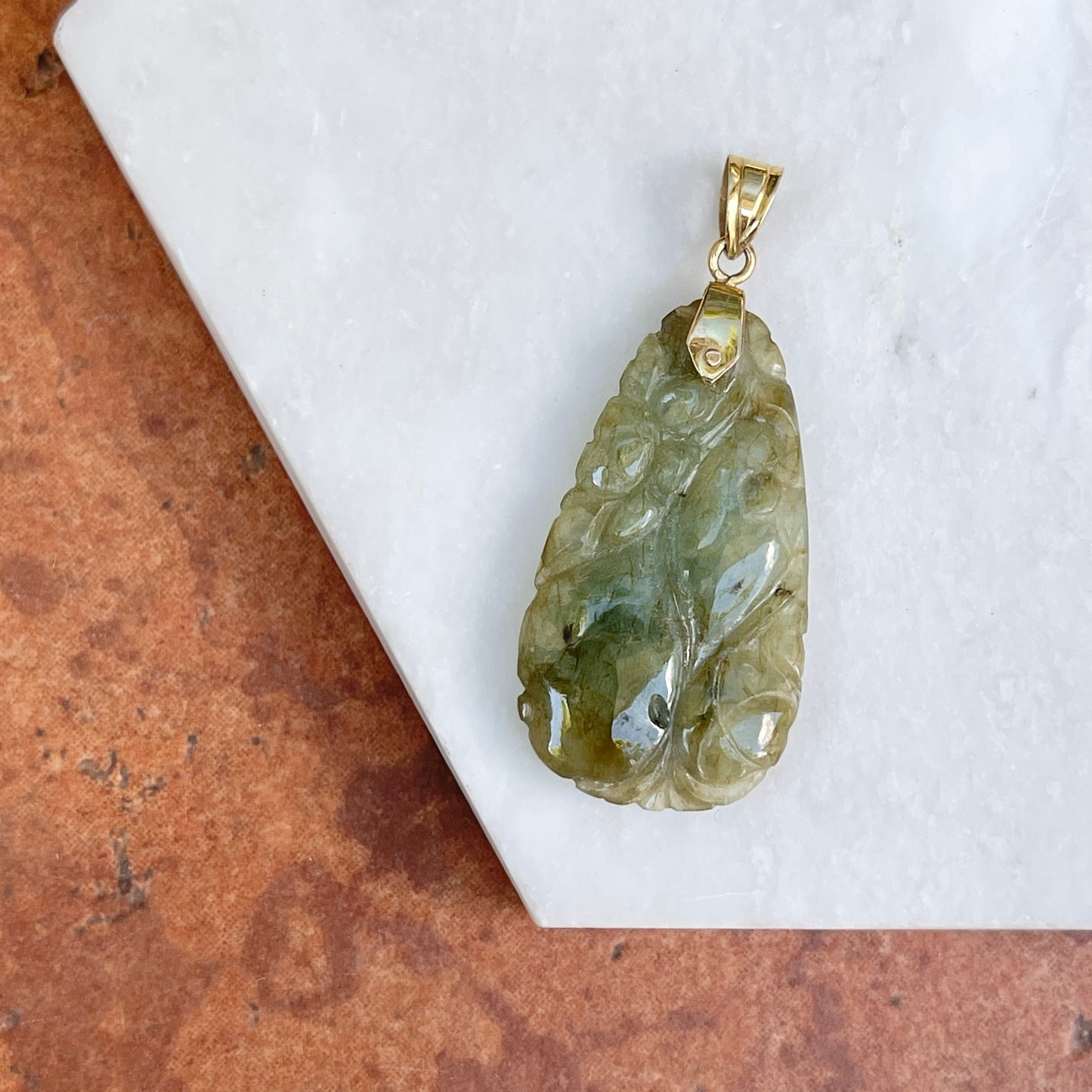 Estate 14KT Yellow Gold Teardrop Carved Floral Green Jade Pendant