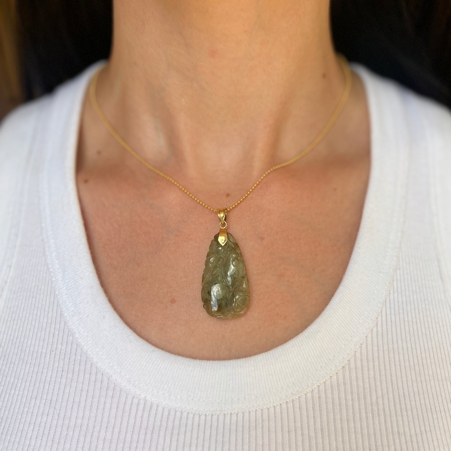 Estate 14KT Yellow Gold Teardrop Carved Floral Green Jade Pendant