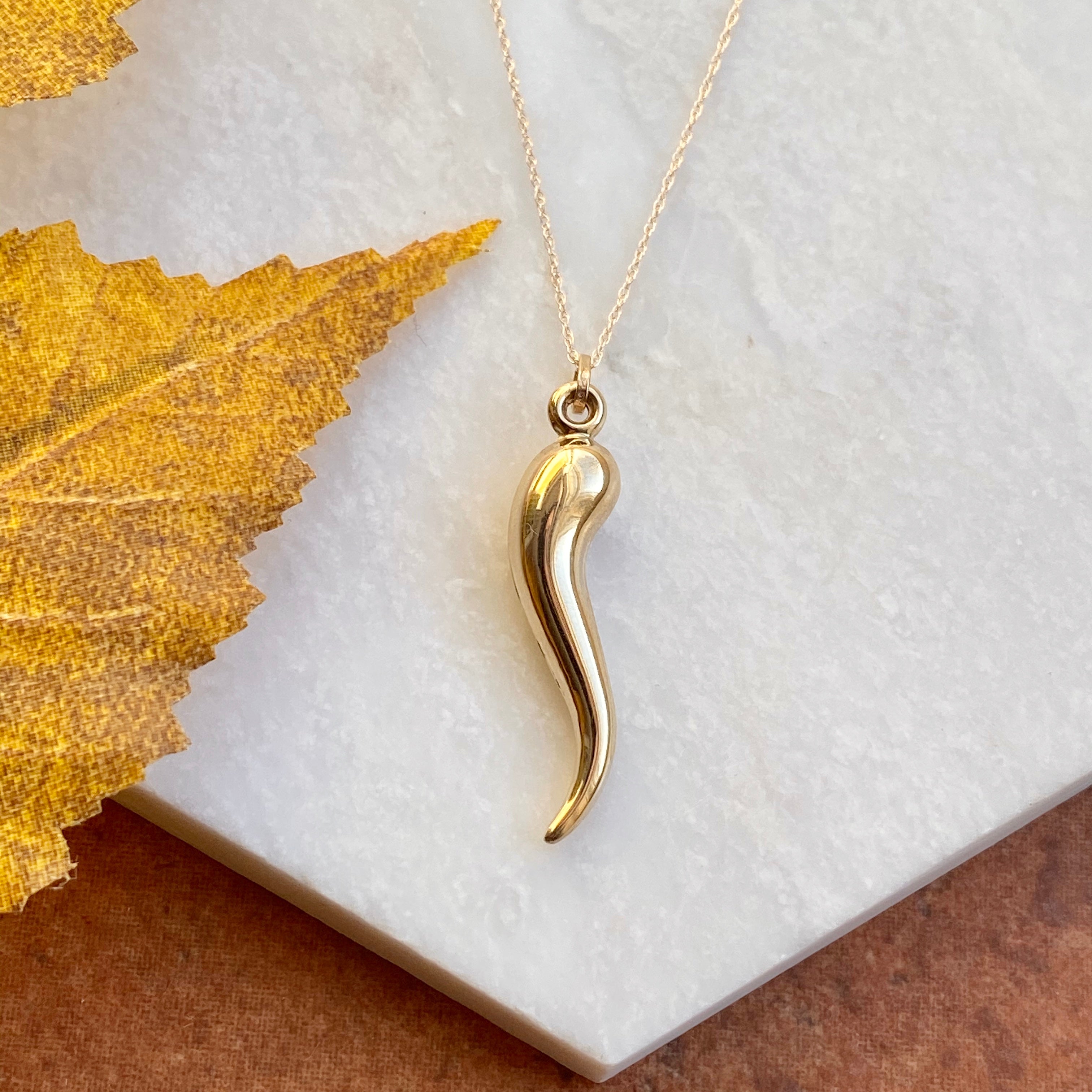 Italian horn store gold pendant