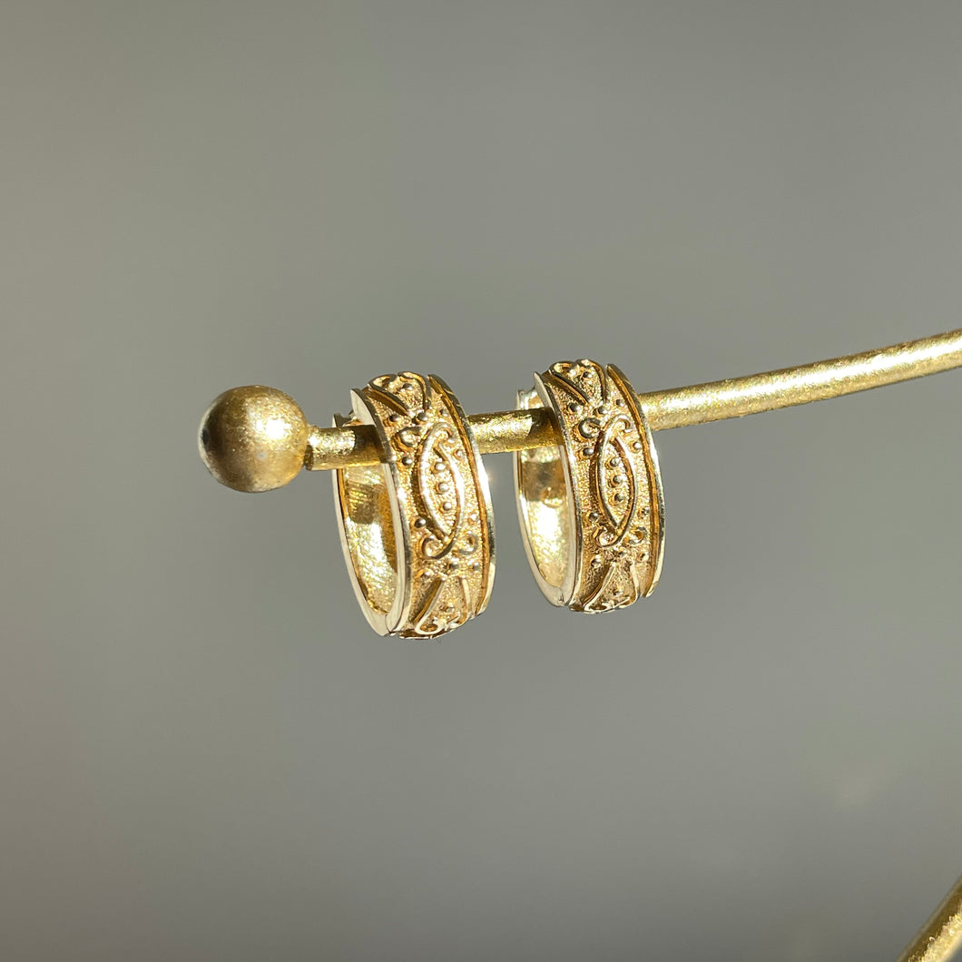 Estate 14KT Yellow Gold Etruscan Byzantine Design Oval Hoop Earrings