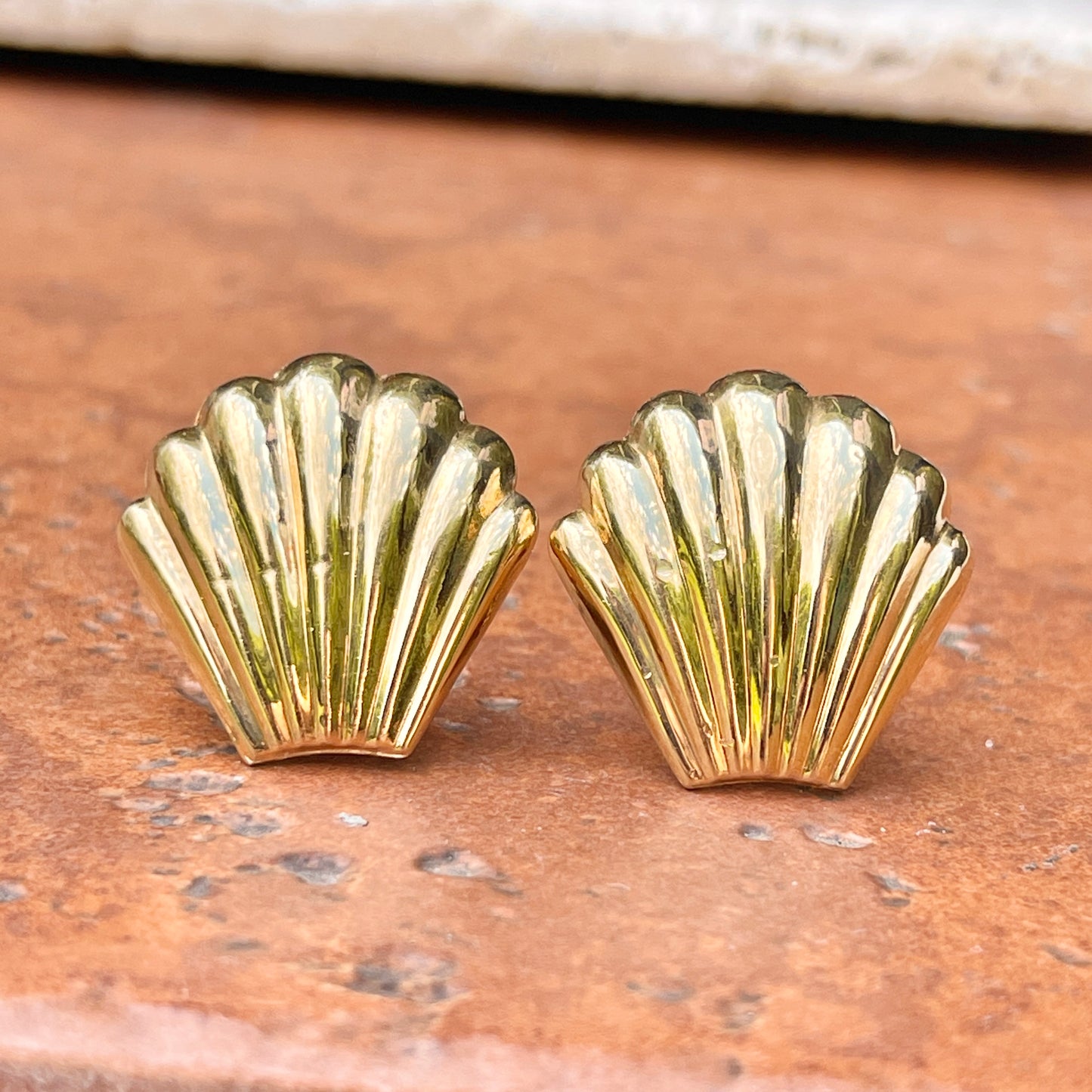 Estate 14KT Yellow Gold Ribbed Shell Omega Back Earrings