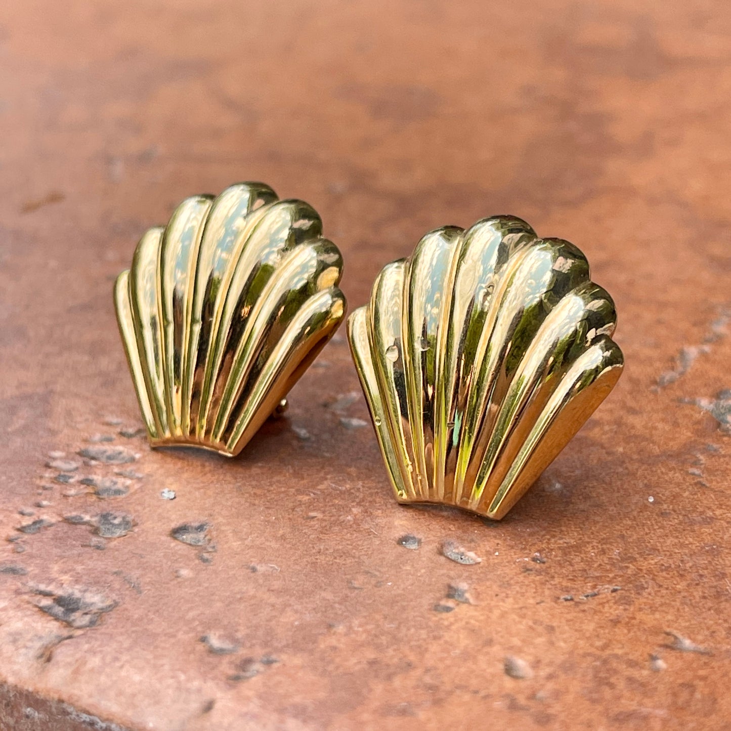 Estate 14KT Yellow Gold Ribbed Shell Omega Back Earrings