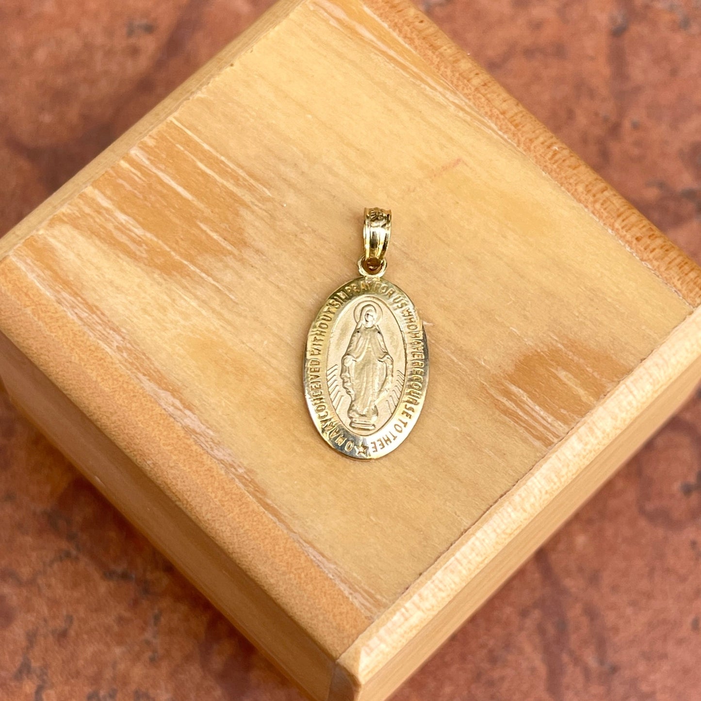 14KT Yellow Gold Oval Miraculous Mary Medal Pendant 17.5mm