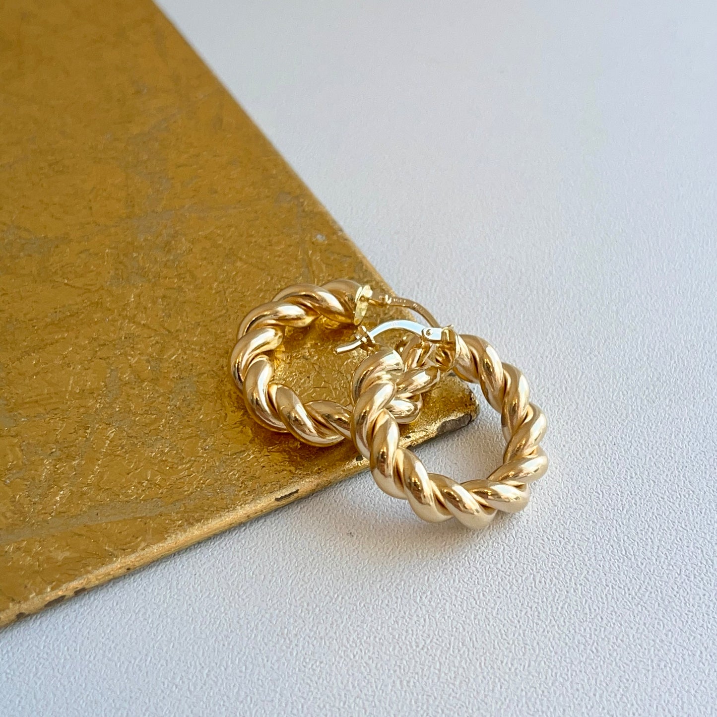 10KT Yellow Gold Twisted Tube Round Hoop Earrings 24mm