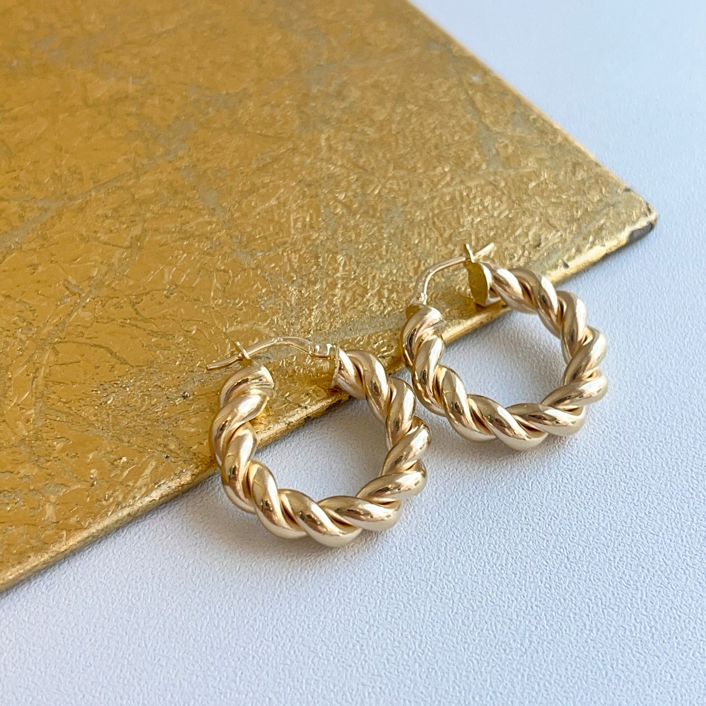 10KT Yellow Gold Twisted Tube Round Hoop Earrings 24mm