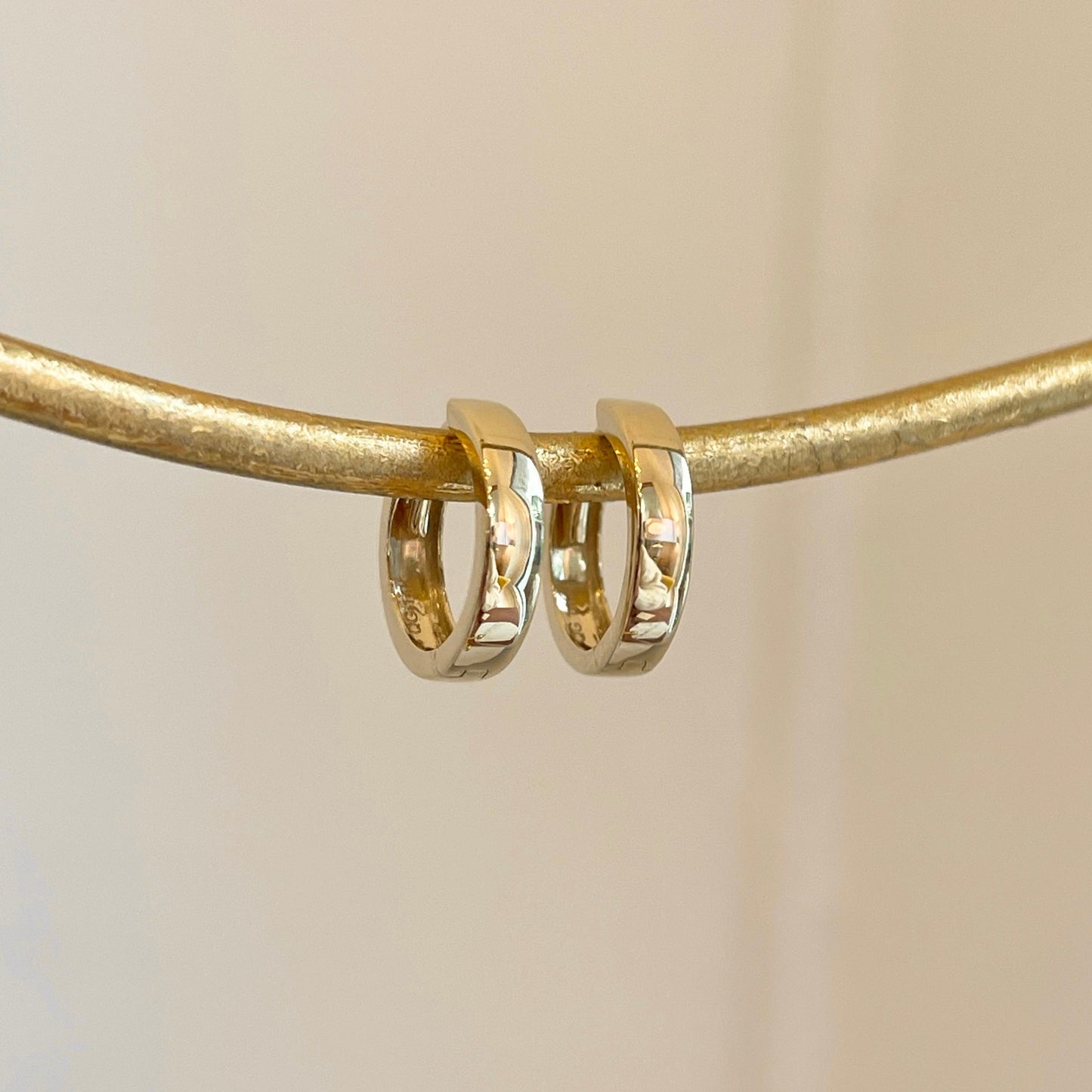 14KT Yellow Gold 3mm Hinged Round Huggie Hoop Earrings 12mm