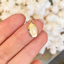 Load image into Gallery viewer, 10KT Yellow Gold Polished Oval St. Christopher Medal Pendant 20mm