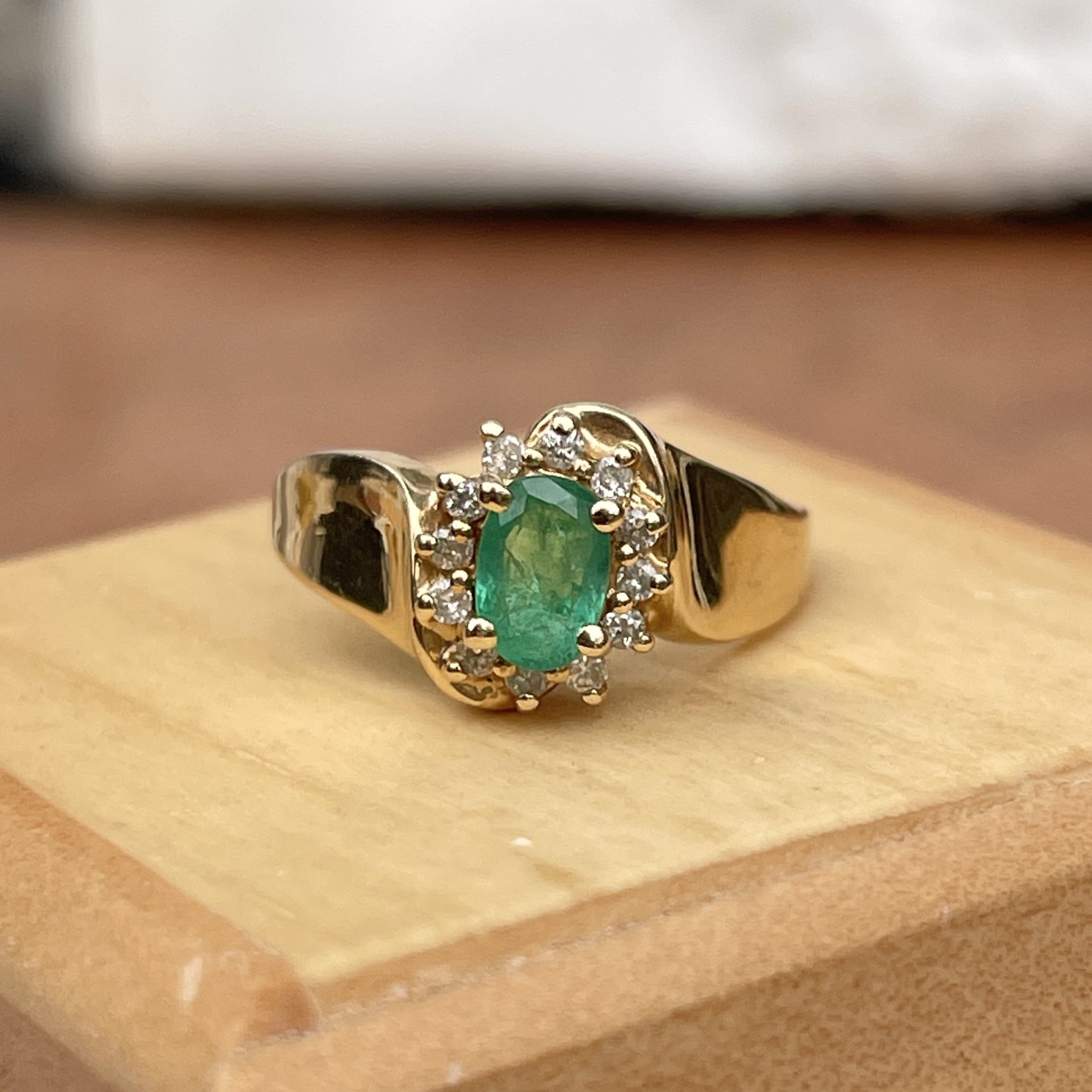 VINTAGE 14KT YELLOW GOLD high quality EMERALD & DIAMOND RING