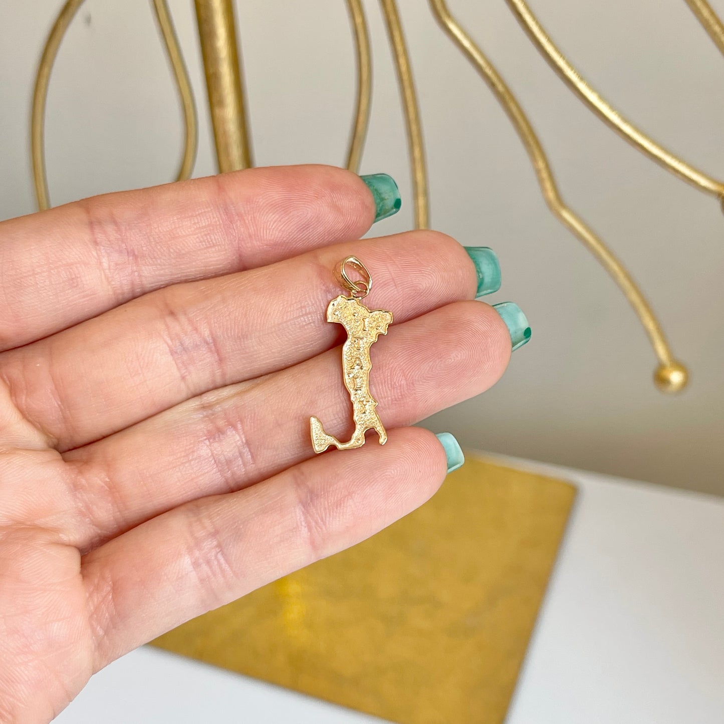 14KT Yellow Gold Italy County Outline Pendant Charm