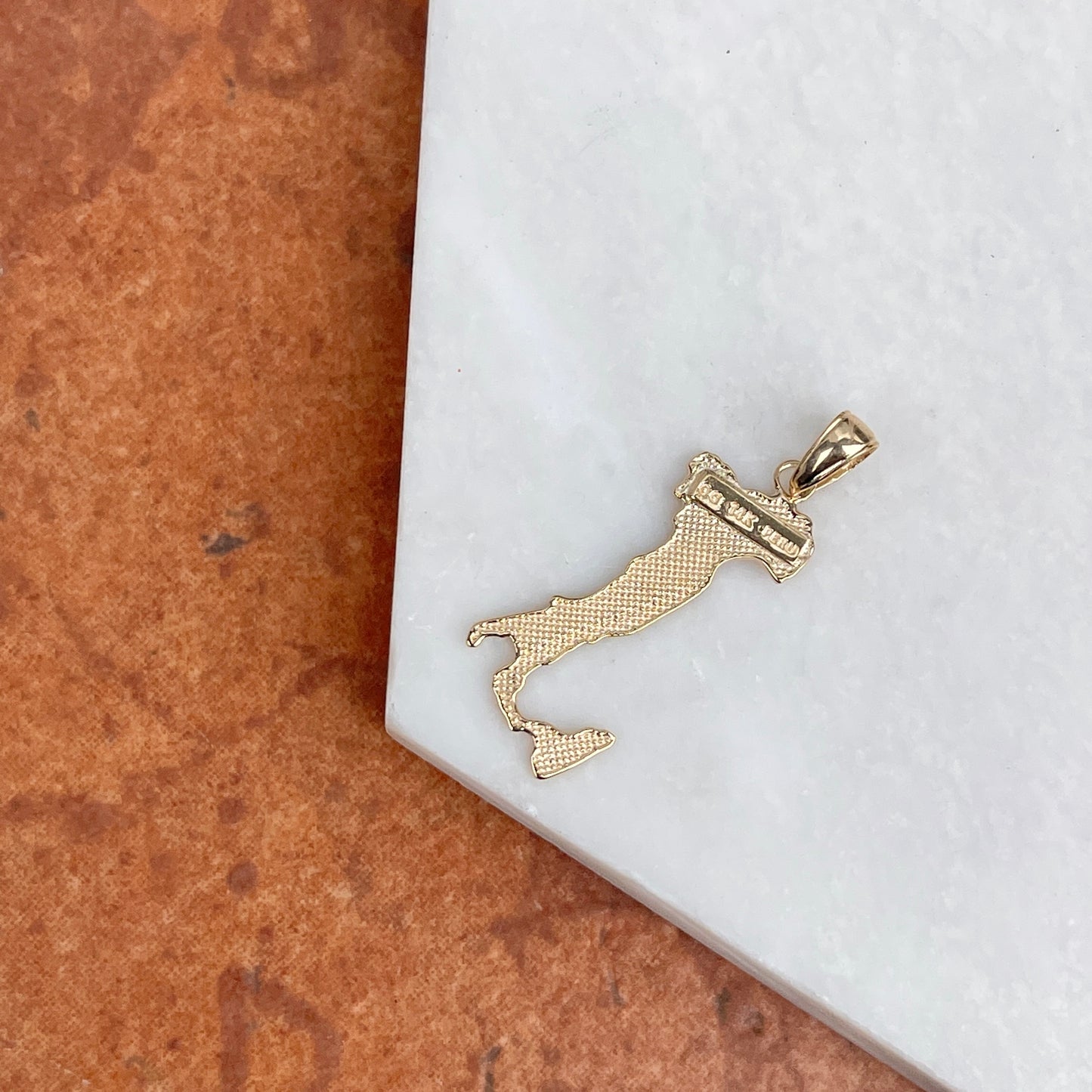 14KT Yellow Gold Italy County Outline Pendant Charm