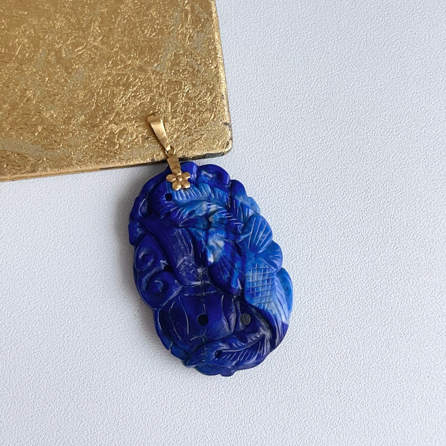 Estate 14KT Yellow Gold Carved Oval Blue Lapis Pendant 55mm