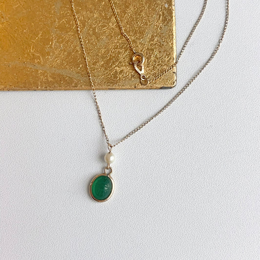 Estate 14KT Yellow Gold Carved Green Chrysoprase + Pearl Lariat Necklace