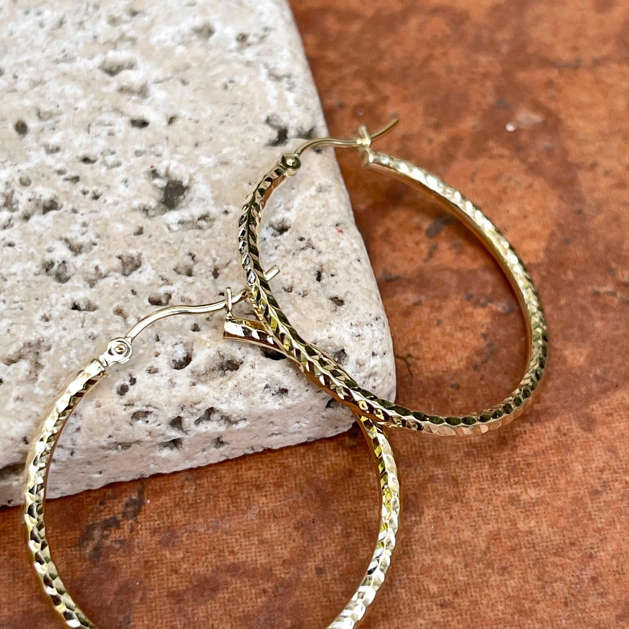 10KT Yellow Gold Diamond-Cut Tube Round Hoop Earrings 30mm – LSJ