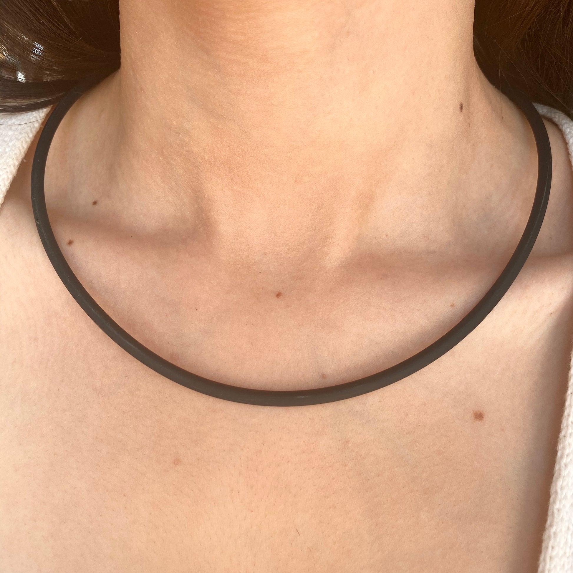 14KT Yellow Gold Black Rubber Cord Collar Necklace 4mm – LSJ