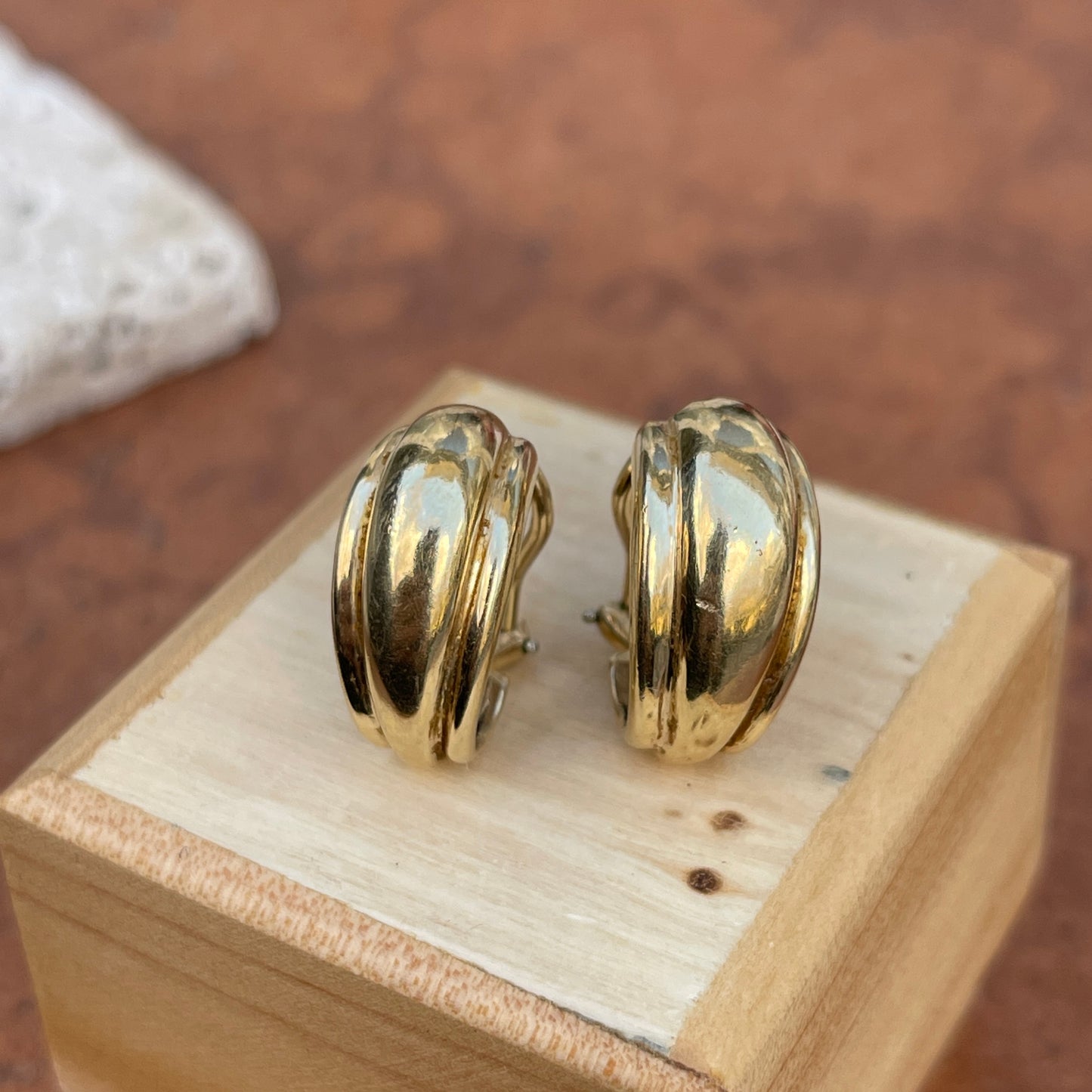 Estate 14KT Yellow Gold Curved Ribbed Omega Clip-On Earrings