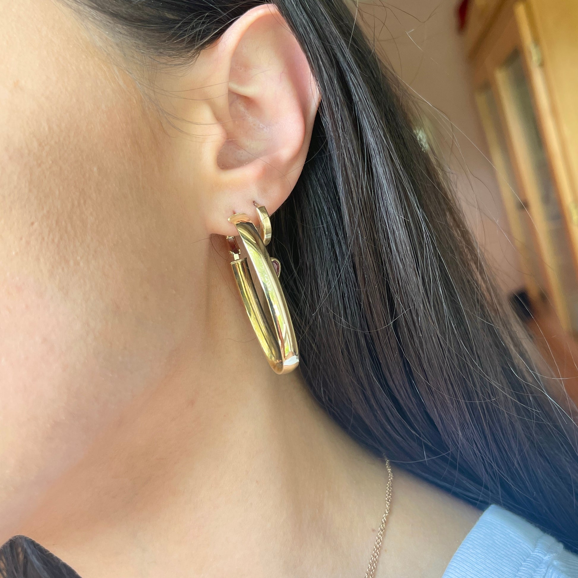 14k solid yellow gold classic hoop earrings. 1.25 inches yellow gold hoop earrings. 5mm fancy hoops 14k solid yellow gold classic hoop earrings. 1.25 inches yellow gold hoop earrings. 5mm fancy hoops