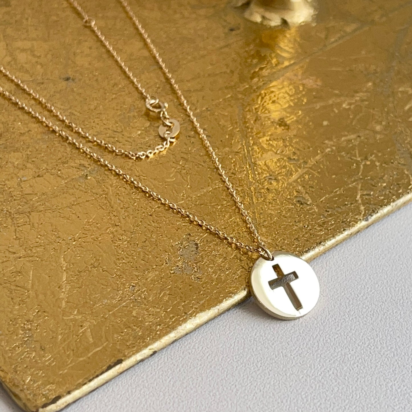 14KT Yellow Gold Cross Cut-Out Disc Pendant Necklace