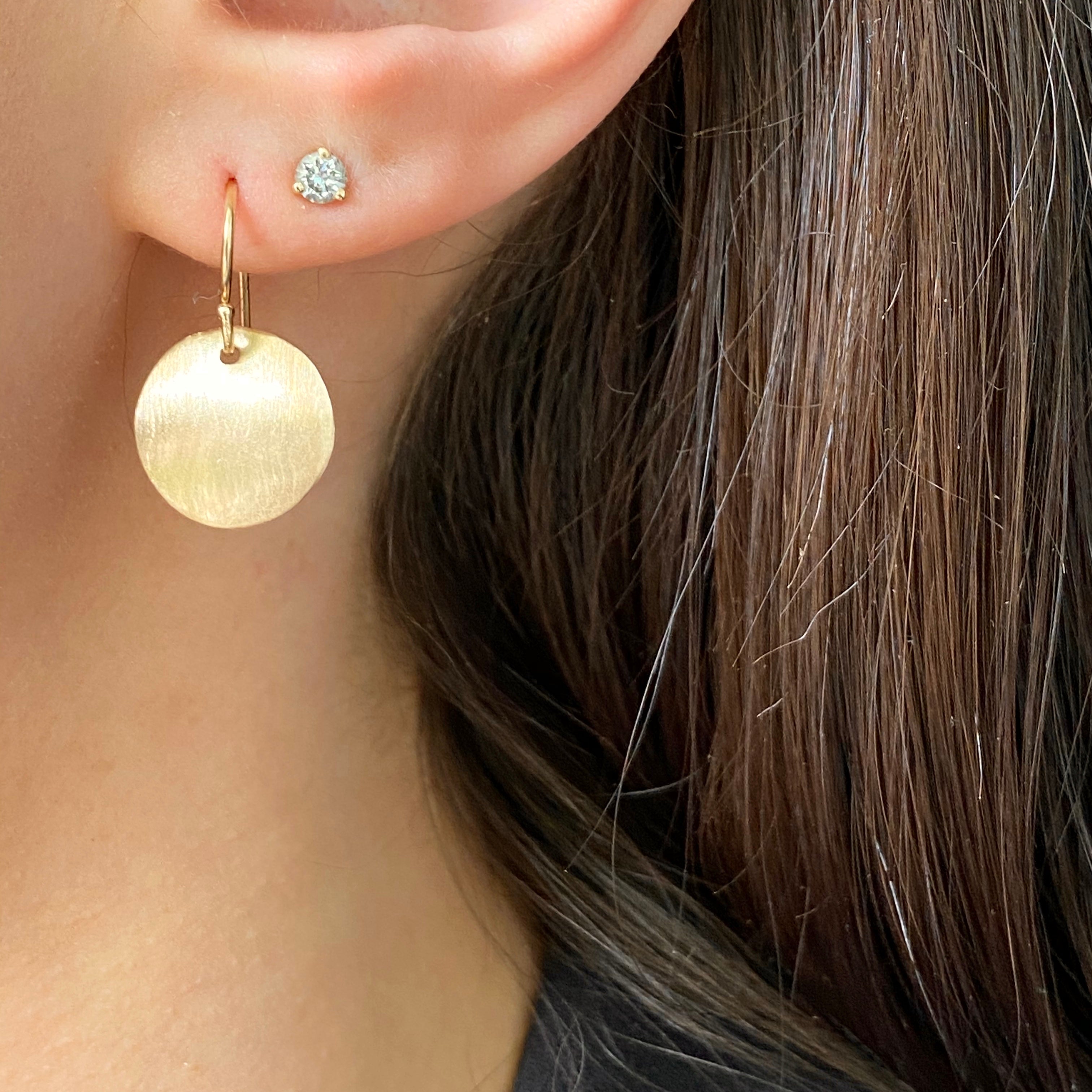 Round disc outlet earrings