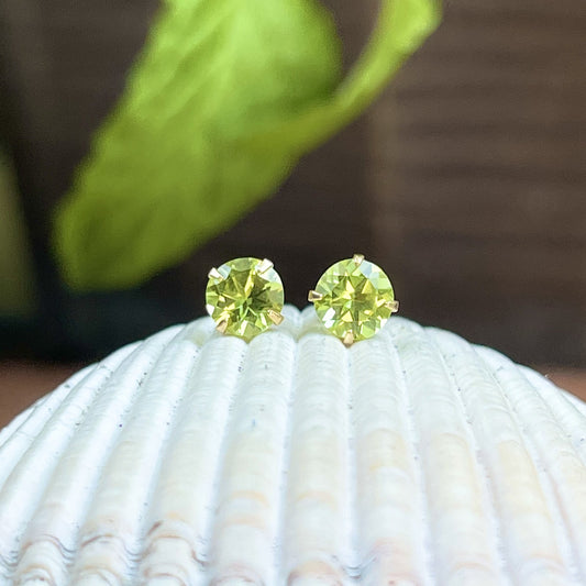 14KT Yellow Gold Round 5mm Peridot Stud Earrings