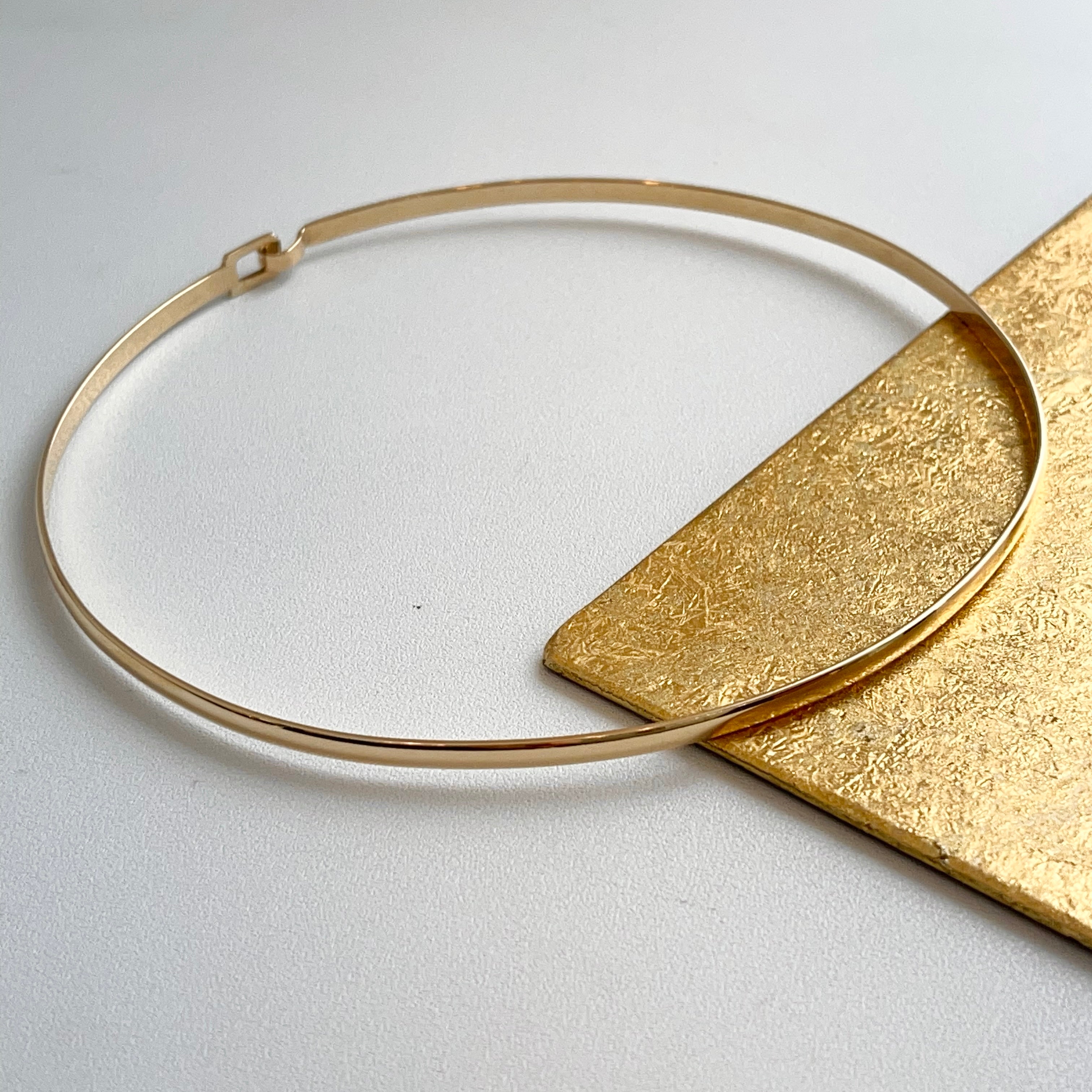 Solid collar necklace store