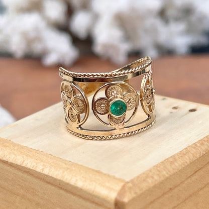 Estate 14KT Yellow Gold Round Emerald Clover Design Cigar Band Ring