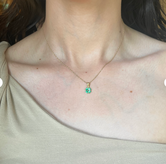 14KT Yellow Gold Mini Green Enamel 4 Leaf Clover Pendant Charm