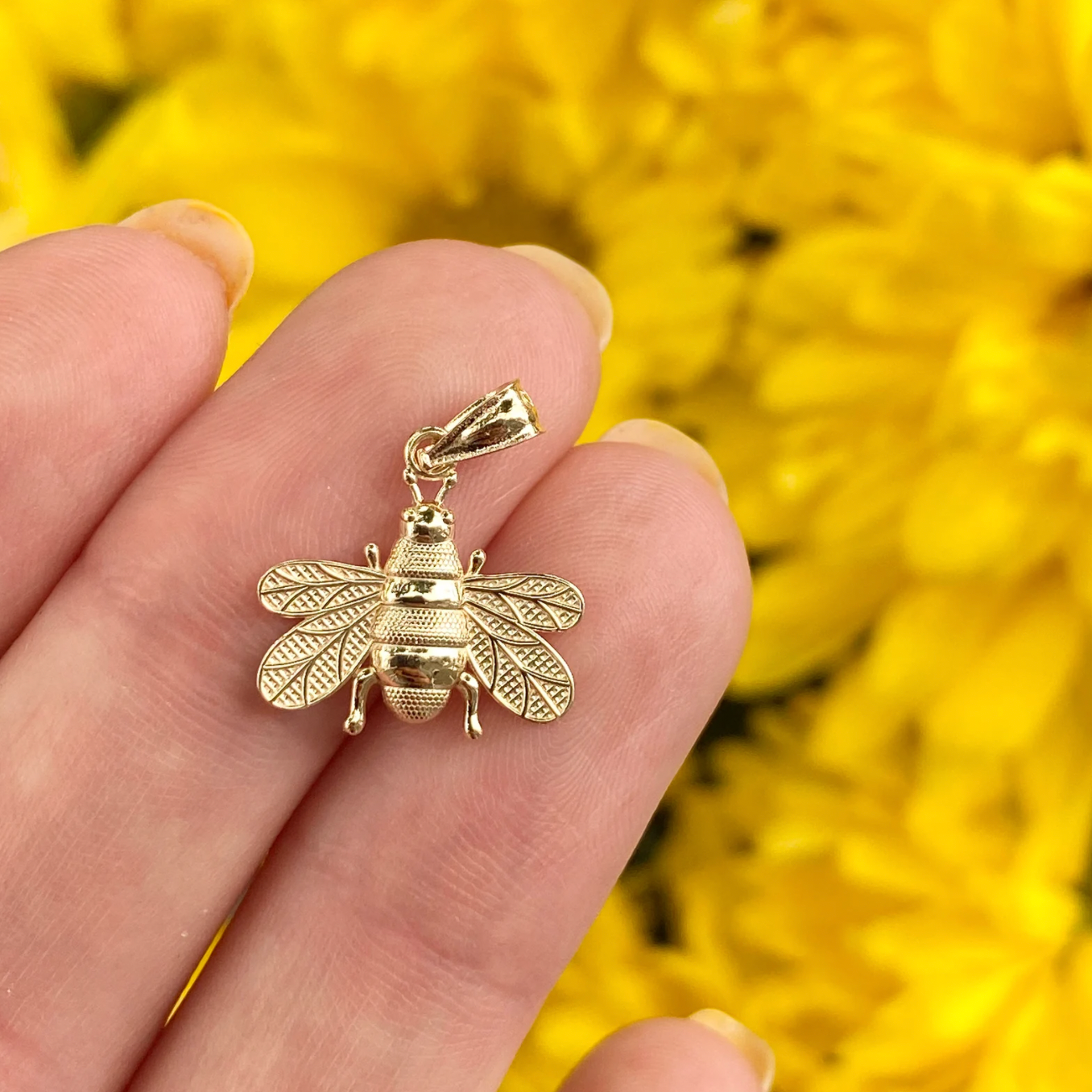 14KT Yellow Gold Detailed Bumble Bee Pendant Charm – LSJ